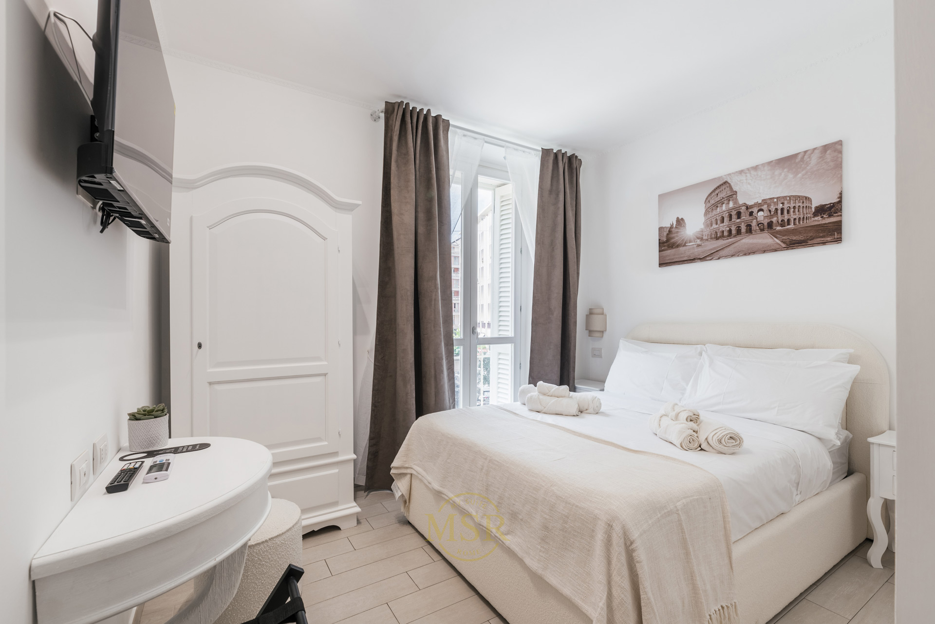 room-n1-bedroom